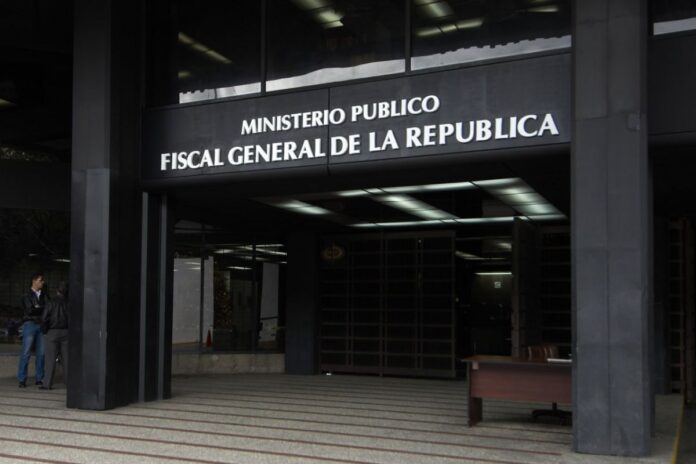 Denuncian mensaje de defensores públicos a familiares de desaparecidos en Venezuela: «Lo siento señora ya no venga porque esto es una dictadura» Denuncian mensaje de defensores públicos a familiares de desaparecidos en Venezuela: "Lo siento señora ya no venga porque esto es una dictadura"