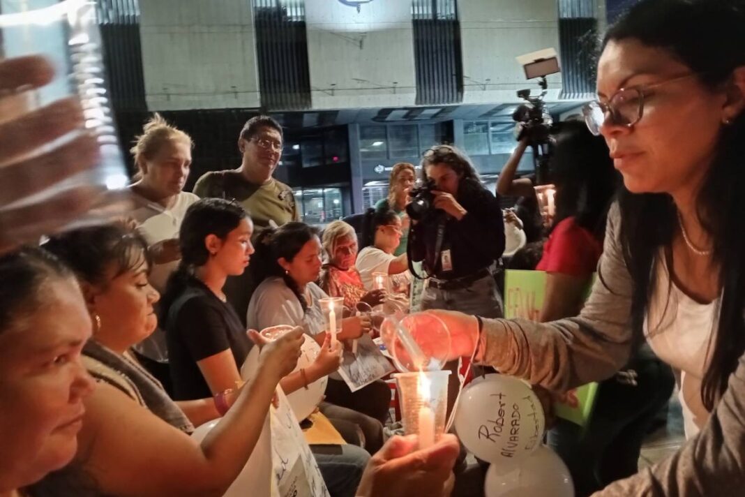 Imágenes de la vigilia por la libertad de presos políticos detenidos tras elecciones en Venezuela