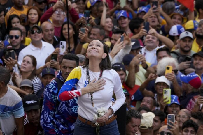 María Corina Machado sobre cómo la oposición lidia con el régimen de Nicolás Maduro: «Hay formas de organización subterráneas y seguras que nos permiten comunicarnos y saber la verdad» María Corina Machado sobre cómo la oposición lidia con el régimen de Nicolás Maduro: "Hay formas de organización subterráneas y seguras que nos permiten comunicarnos y saber la verdad"
