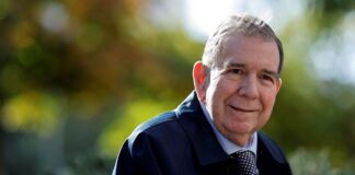 Edmundo González Urrutia sobre desaparición de Rafael Tudares: «Es una acción contra mí para que yo me doblegue, ese fue el mensaje que le dieron a mi hija» Edmundo González Urrutia sobre desaparición de Rafael Tudares: "Es una acción contra mí para que yo me doblegue, ese fue el mensaje que le dieron a mi hija"