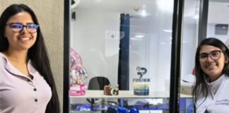 Condenan a 10 años de prisión a dos mujeres por estampar franela con imagen de la caída de estatua de Hugo Chávez Condenan a 10 años de prisión a dos mujeres por estampar franela con imagen de la caída de estatua de Hugo Chávez