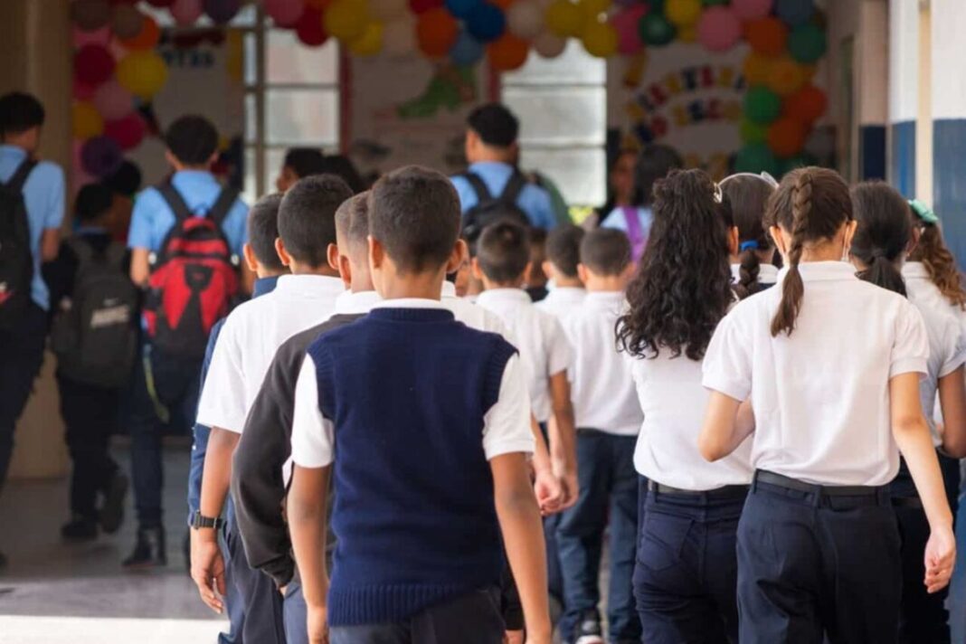 9 de cada 10 de los uniformes escolares que se venden en Venezuela son importados