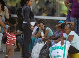 «Casi 90% de los venezolanos considera que su situación económica es mala» "Casi 90% de los venezolanos considera que su situación económica es mala"