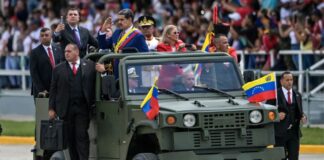 Nicolás Maduro encabezó desfile militar pero intenta atemorizar con su armamento: «Estas son las armas que podemos mostrar» Nicolás Maduro encabezó desfile militar pero intenta atemorizar con su armamento: "Estas son las armas que podemos mostrar"