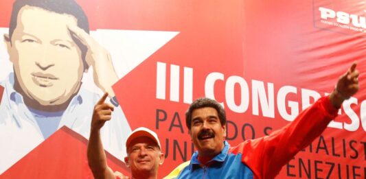 "Hugo 'El Pollo' Carvajal habría alertado a Hugo Chávez sobre contratos de Nicolás Maduro en medio de la crisis eléctrica"