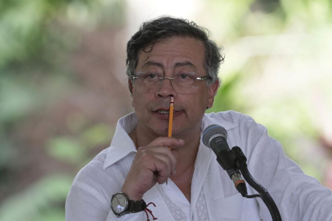 Gustavo Petro desmiente a Diosdado sobre presencia del ELN en Venezuela y se refiere al despliegue militar en Mar Caribe: 