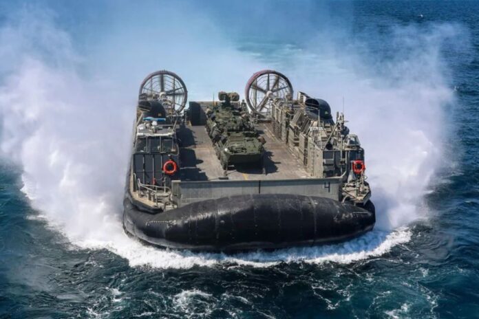 El cerco militar de Donald Trump sobre Nicolás Maduro: La moderna capacidad de desembarco del escuadrón anfibio en el Caribe Sur El cerco militar de Donald Trump sobre Nicolás Maduro: La moderna capacidad de desembarco del escuadrón anfibio en el Caribe Sur