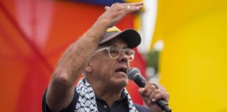 Jorge Rodríguez: «Sea quien sea el extranjero que entre a este país sin permiso, entra pero no sale» Jorge Rodríguez: "Sea quien sea el extranjero que entre a este país sin permiso, entra pero no sale"