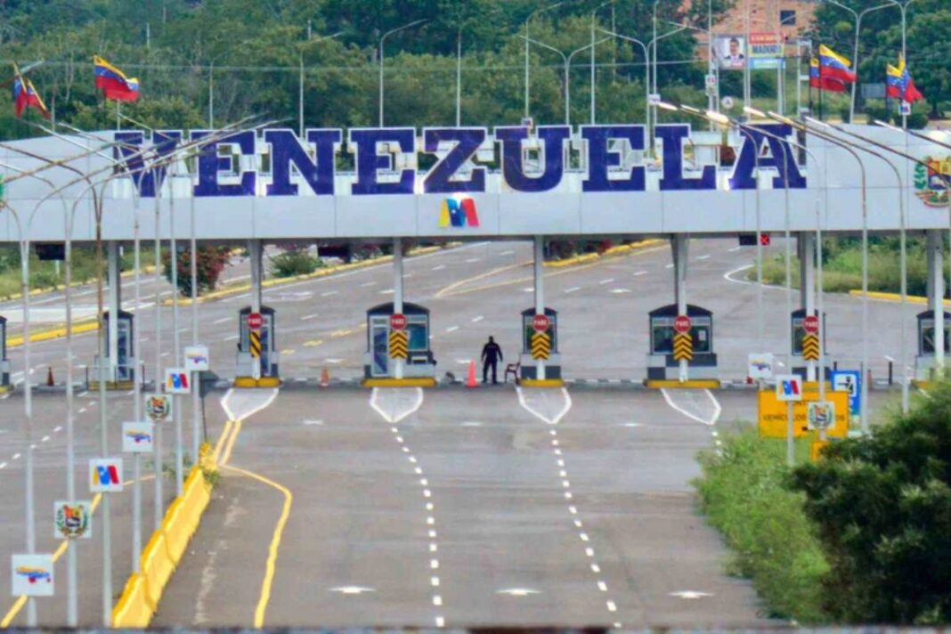 Régimen de Nicolás Maduro a cuatro exmiembros de las FARC y funcionario colombiano detenidos en Apure