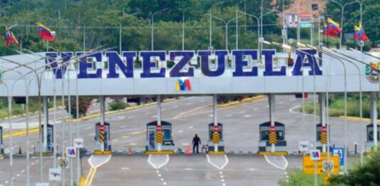 Régimen de Nicolás Maduro a cuatro exmiembros de las FARC y funcionario colombiano detenidos en Apure