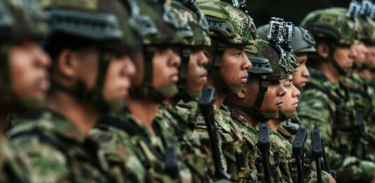 Comandante del Ejército Nacional en Colombia ordena acuartelamiento tras ataques terroristas en tres localidades del país
