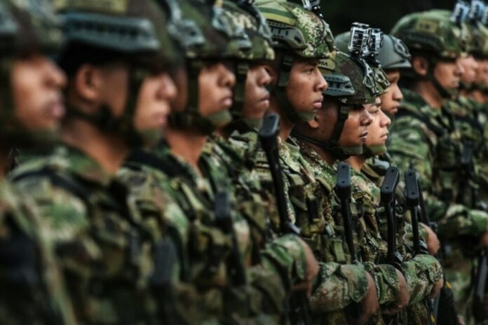 Comandante del Ejército Nacional en Colombia ordena acuartelamiento tras ataques terroristas en tres localidades del país Comandante del Ejército Nacional en Colombia ordena acuartelamiento tras ataques terroristas en tres localidades del país