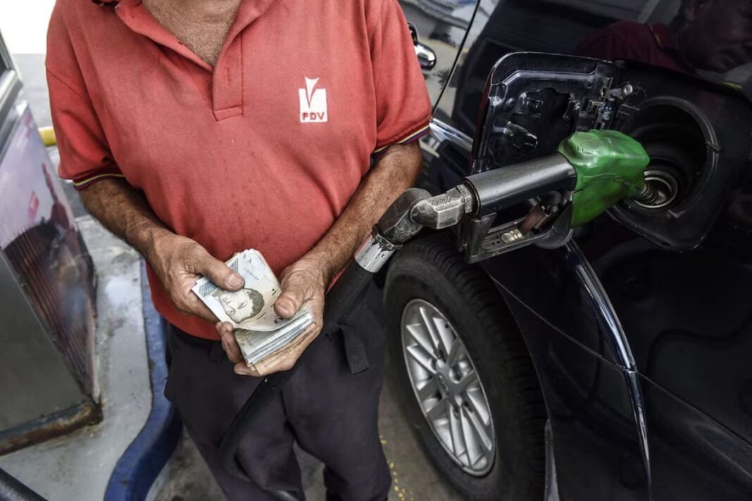 Aumenta presión económica en Venezuela: El bolívar registró una caída del 13,11% frente al dólar en julio