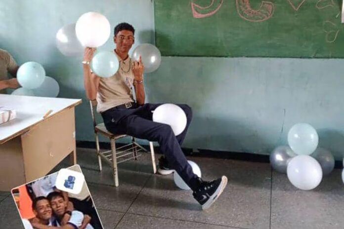 El régimen de Nicolás Maduro le impidió a adolescente, que participó en las protestas poselectorales, participar de su acto de graduación El régimen de Nicolás Maduro le impidió a adolescente, que participó en las protestas poselectorales, participar de su acto de graduación