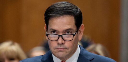 Marco Rubio confirmó que EE. UU. desplegó fuerzas aéreas y navales en el sur del Mar Caribe para enfrentar a carteles de la droga, entre ellos el Cártel de los Soles