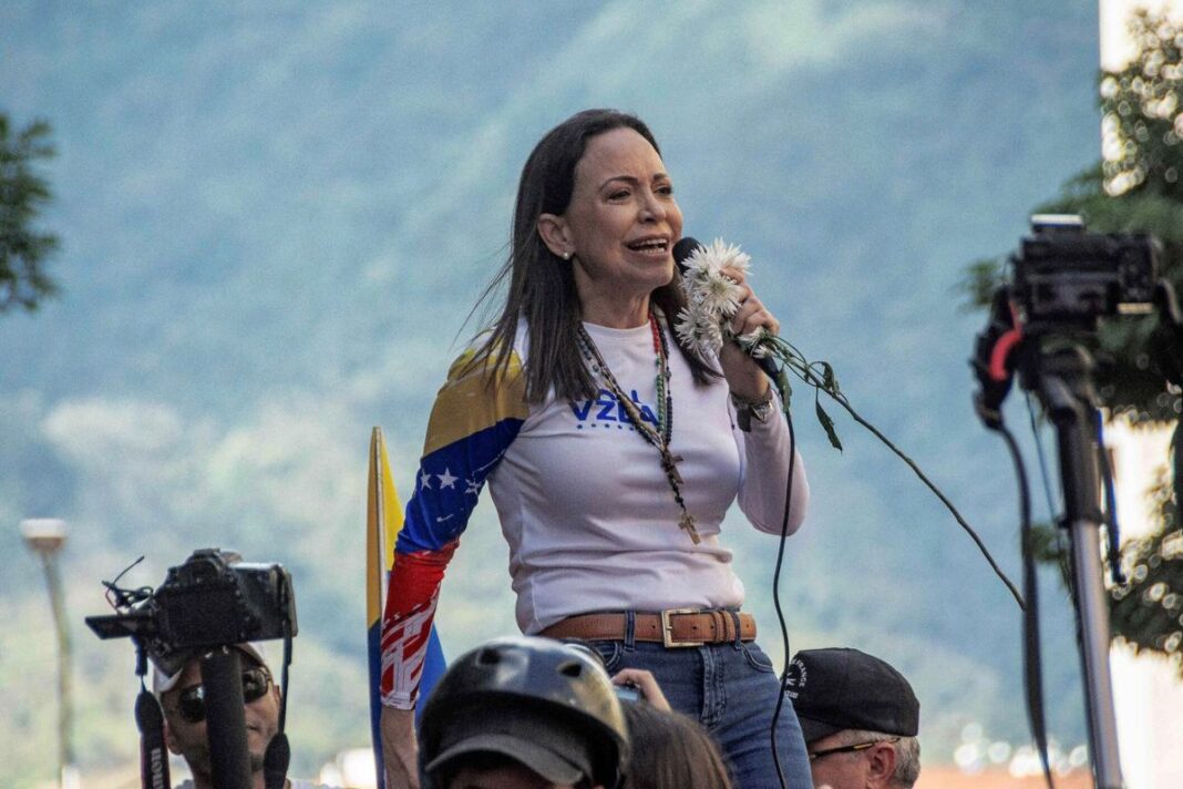 Forbes destaca a María Corina Machado como líder legítima frente al régimen de Nicolás Maduro un régimen criminal