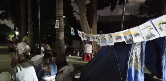 Colectivos armados atacan a madres y activistas: Brutal represión frente al TSJ