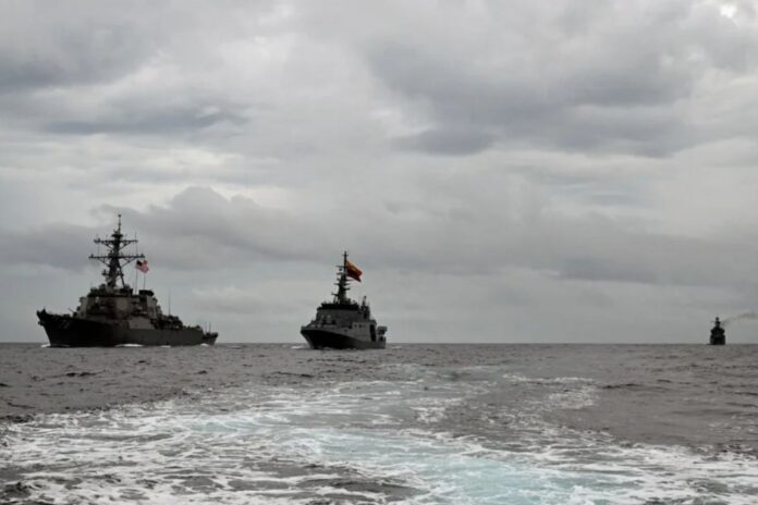 Fuentes a Reuters: Estados Unidos desplegó destructores con misiles guiados cerca al límite del mar de Venezuela Fuentes a Reuters: Estados Unidos desplegó destructores con misiles guiados cerca al límite del mar de Venezuela