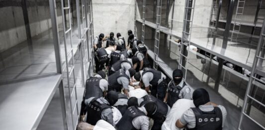 Venezolanos denunciaron en la ONU las torturas sufridas en la megacárcel de El Salvador