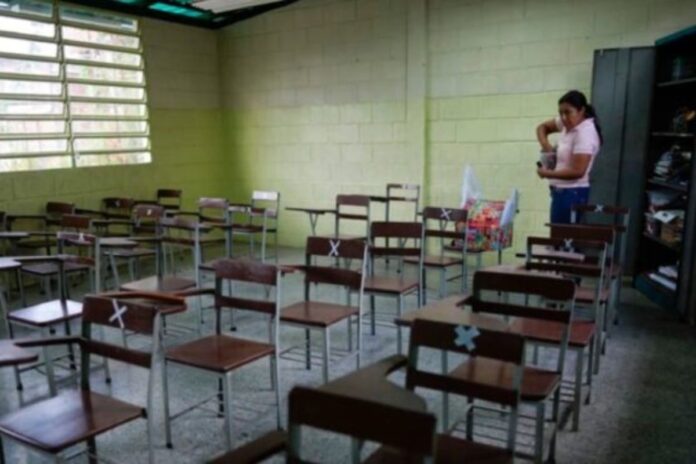 Sindicato señala que el 80% de los maestros en Caracas no se reincorporó a su jornada laboral Sindicato señala que el 80% de los maestros en Caracas no se reincorporó a su jornada laboral