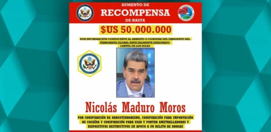 Eurodiputados exhiben afiches de la recompensa que ofrece Estados por Nicolás Maduro