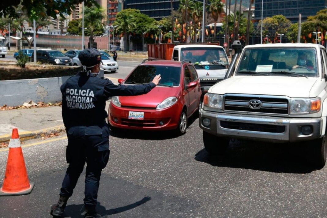 Caracas continua militarizada en medio de la tensión entre el régimen de Nicolás Maduro y Estados Unidos
