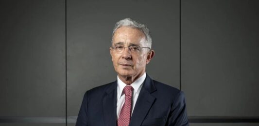 Álvaro Uribe rechaza amenaza de Diosdado Cabello contra María Corina Machado