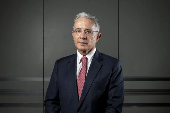 Álvaro Uribe rechaza amenaza de Diosdado Cabello contra María Corina Machado Álvaro Uribe rechaza amenaza de Diosdado Cabello contra María Corina Machado