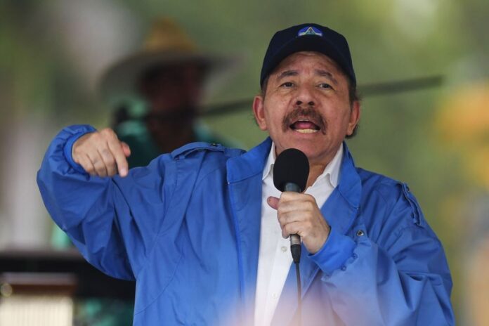 Dictador de Nicaragua acusa a Estados Unidos de querer «robarle» el petróleo a Venezuela con el despliegue militar Dictador de Nicaragua acusa a Estados Unidos de querer "robarle" el petróleo a Venezuela con el despliegue militar