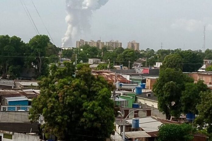 Fuerte explosión en almacén de fuegos artificiales sacude al estado Zulia: «Vibró todo, fue horrible» Fuerte explosión en almacén de fuegos artificiales sacude al estado Zulia: "Vibró todo, fue horrible"