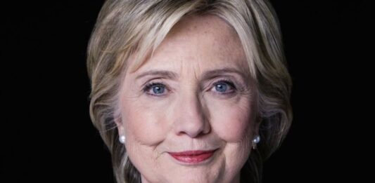 Hillary Clinton critica ataques de Estados Unidos en el Caribe: "No tienen que matar a esas personas"