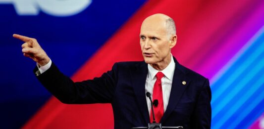 Rick Scott pide aumentar recompensa por Maduro a $100 millones: "Bin Laden mató americanos; Maduro mata americanos; ambos son lo mismo"
