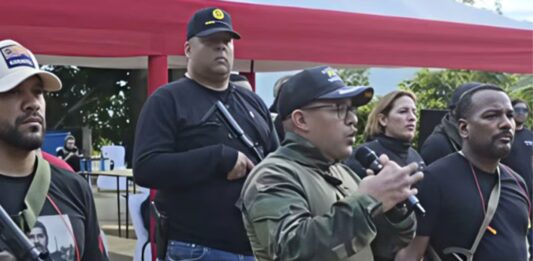 El poderoso grupo de Nahum Fernández, jefe de gobierno de Caracas: Controla 150 edificios y ahora tiene armas de guerra