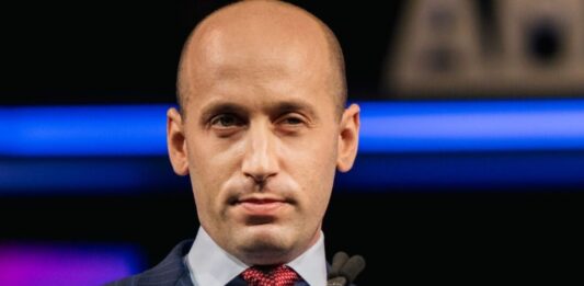 Stephen Miller, el funcionario de la Casa Blanca detrás de los ataques de EE. UU. el Caribe