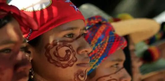 Caleidoscopio Humano: Mujeres indígenas en Venezuela sufren de violencia y la ausencia de derechos básicos