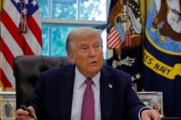 Donald Trump niega buscar un «cambio de régimen» en Venezuela, pero amenaza con derribar cazas venezolanos Donald Trump niega buscar un "cambio de régimen" en Venezuela, pero amenaza con derribar cazas venezolanos