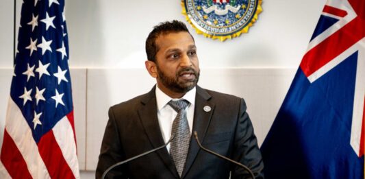 Director del FBI asegura que gran parte de la cocaína de Sudamérica sale desde Venezuela