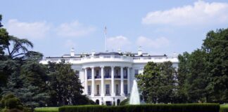 La Casa Blanca: «El régimen de Nicolás Maduro es ilegítimo y que trafique drogas a Estados Unidos es inaceptable» La Casa Blanca: "El régimen de Nicolás Maduro es ilegítimo y que trafique drogas a Estados Unidos es inaceptable"