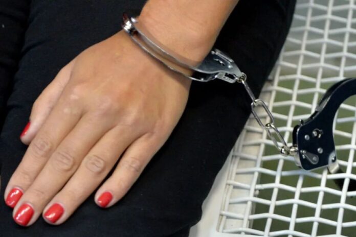 Mujer ingresa a colegio en Cúcuta y amenaza con arma: «Soy del Tren de Aragua» Mujer ingresa a colegio en Cúcuta y amenaza con arma: "Soy del Tren de Aragua"