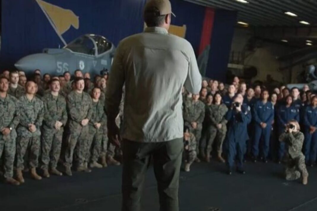 Secretario de Guerra de Estados Unidos a los marines del USS Iwo Jima: 