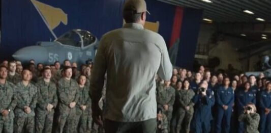 Secretario de Guerra de Estados Unidos a los marines del USS Iwo Jima: "Esto no es un entrenamiento, es real"