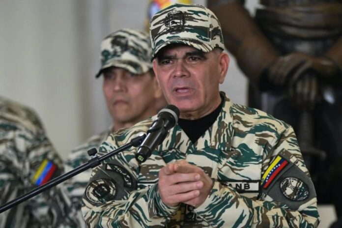 Desde un «bunker»: Vladimir Padrino López anuncia aumento de la vigilancia militar en Venezuela hasta 25 mil hombres Desde un "bunker": Vladimir Padrino López anuncia aumento de la vigilancia militar en Venezuela hasta 25 mil hombres