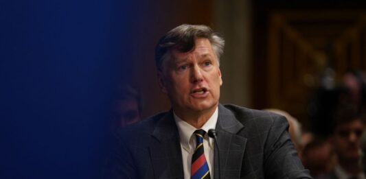 Subsecretario de Estado de EE. UU. crítica boda de la hija de Padrino López: "Más niche imposible"