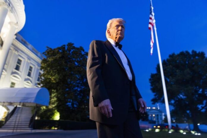 Donald Trump se burla del entrenamiento de las milicias bolivarianas en Venezuela: «Una amenaza muy seria» Donald Trump se burla del entrenamiento de las milicias bolivarianas en Venezuela: "Una amenaza muy seria"