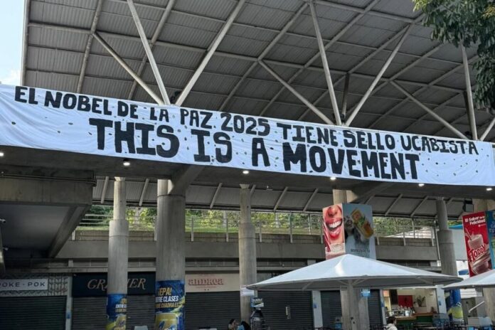 Despliegan pancarta gigante en la UCAB por María Corina Machado: «El Nobel de la Paz 2025 tiene sello ucabista» Despliegan pancarta gigante en la UCAB por María Corina Machado: "El Nobel de la Paz 2025 tiene sello ucabista"