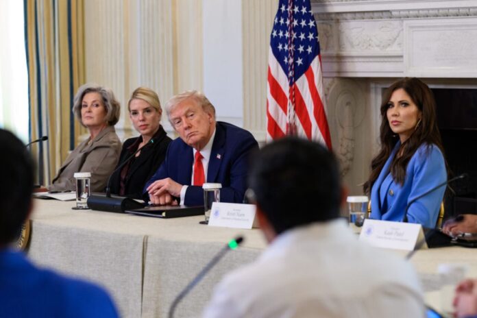 Fracasa intento demócrata de detener la operación antidrogas del Gobierno de Donald Trump en el Caribe Fracasa intento demócrata de detener la operación antidrogas del Gobierno de Donald Trump en el Caribe