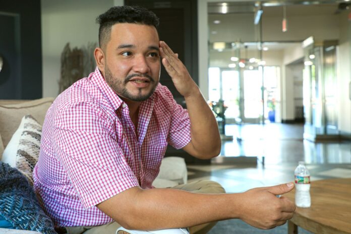 Ex-preso político Gregory Sanabria celebra su salida del centro migratorio en Estados Unidos: «Ganó la verdad» Ex-preso político Gregory Sanabria celebra su salida del centro migratorio en Estados Unidos: "Ganó la verdad"
