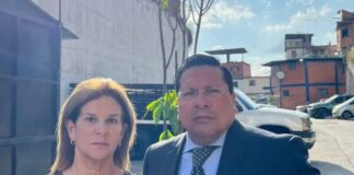 Esposa de Perkins Rocha logró visitarlo tras más de un año secuestrado: «Nos dimos el abrazo largamente postergado» Esposa de Perkins Rocha logró visitarlo tras más de un año secuestrado: "nos dimos el abrazo largamente postergado