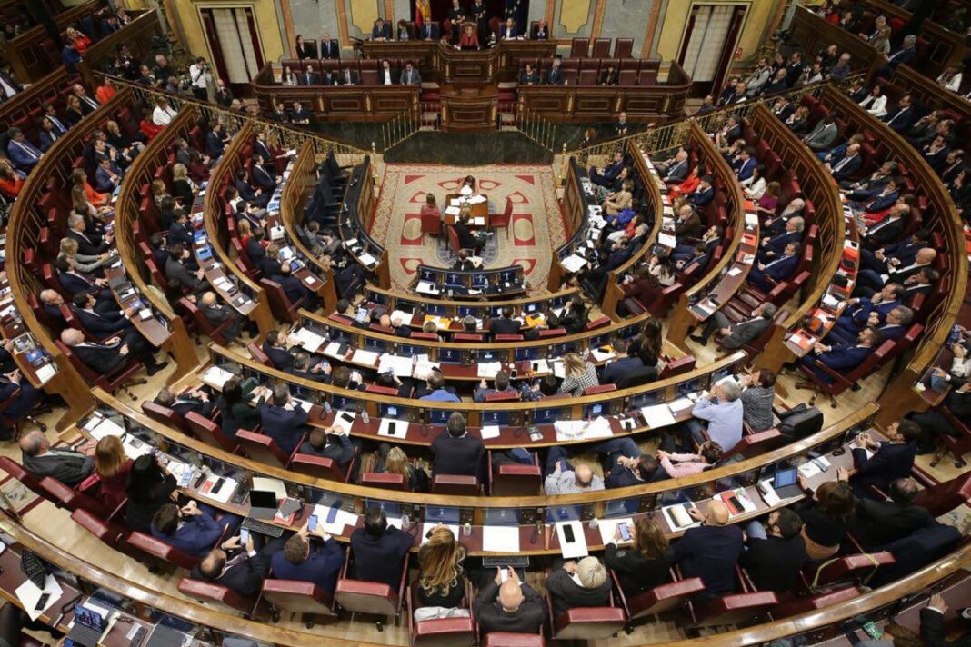 El Partido Popular de España ovaciona a María Corina Machado en la sesión del Congreso