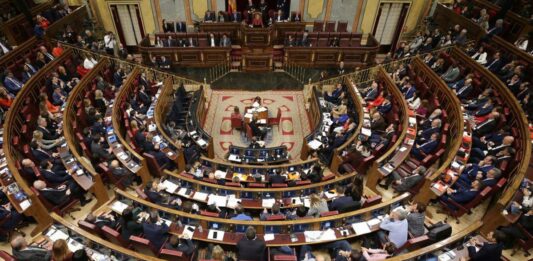 El Partido Popular de España ovaciona a María Corina Machado en la sesión del Congreso